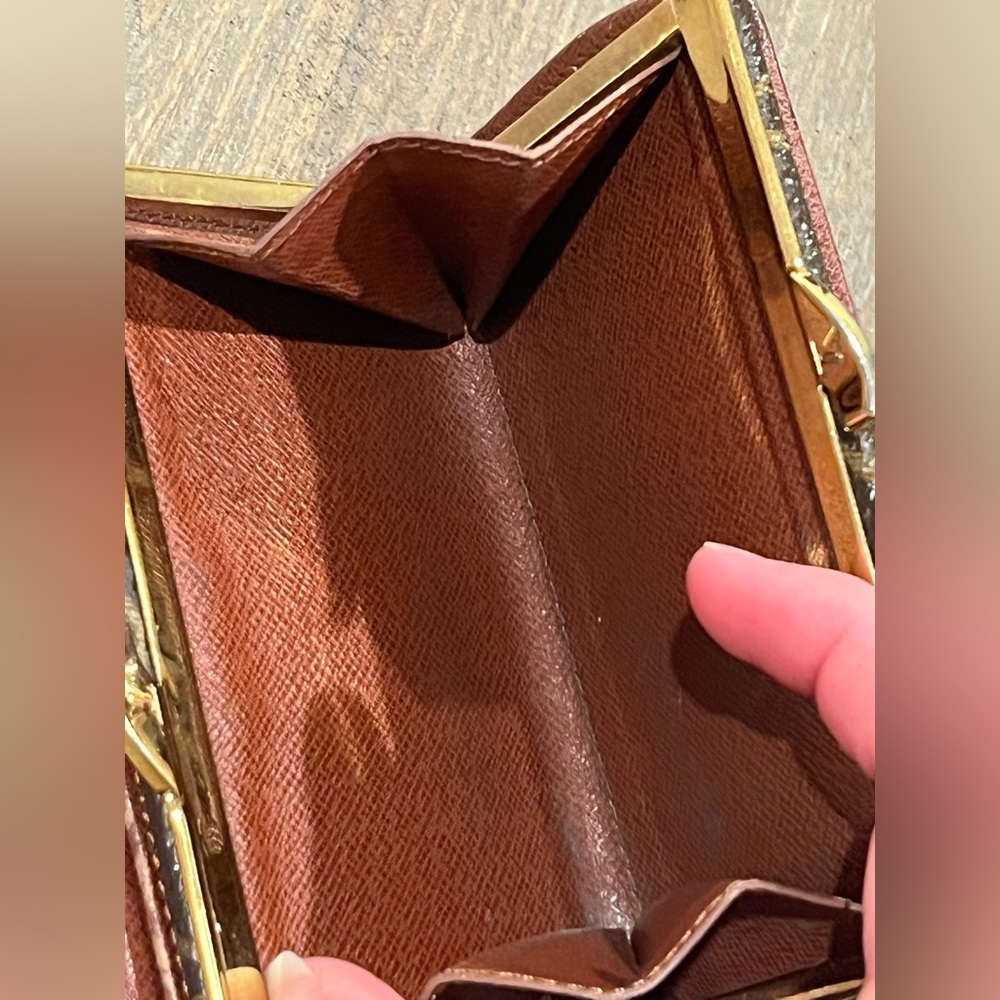 Authentic LV monogram kisslock wallet - Picture 11 of 16